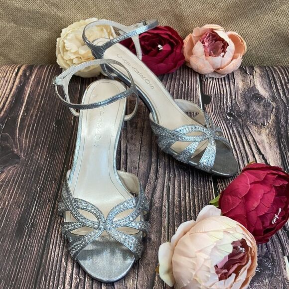 Caparros Silver Heirloom Dress Sandal 8B - Picture 7 of 10